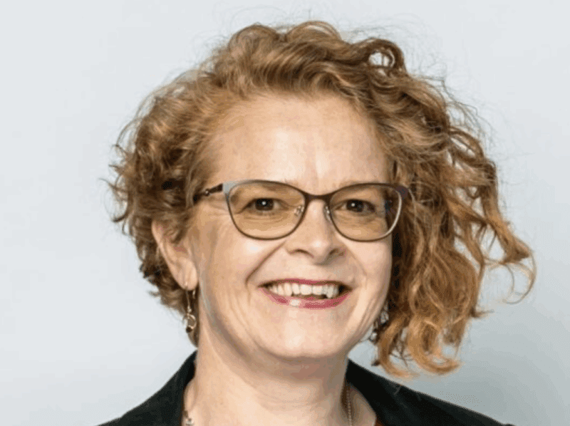 Helen Simms, Amentum 